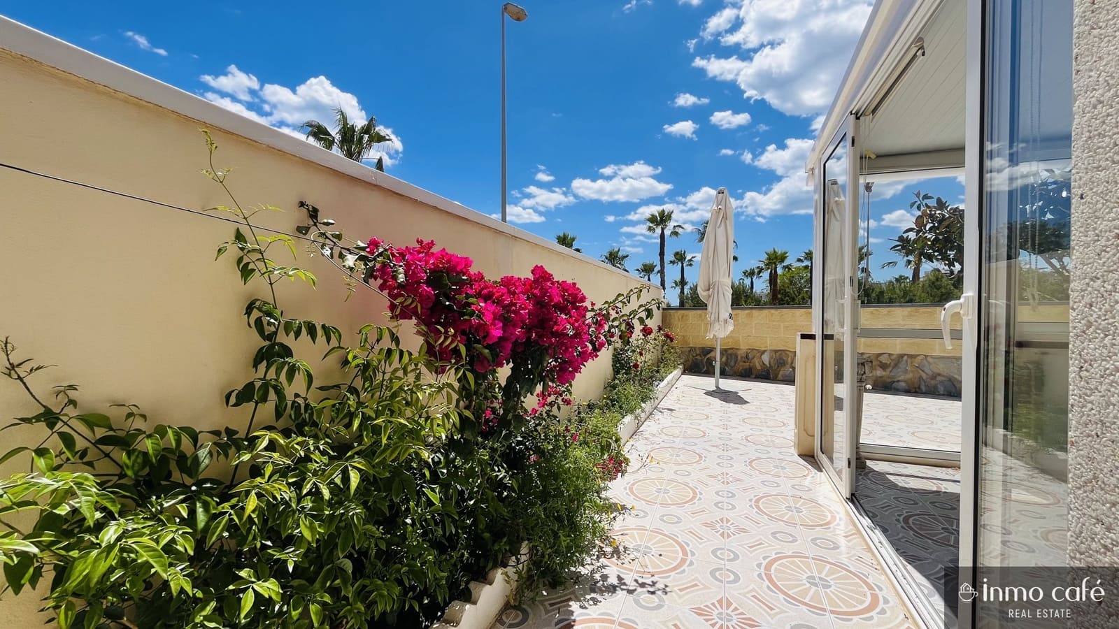 4 makuuhuone Omakotitalo myytävänä paikassa Orihuela Costa mukana uima-altaan 
autotalli - 280 000 € (Ref: 9838471)