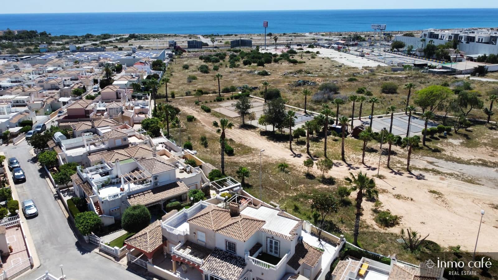 4 makuuhuone Omakotitalo myytävänä paikassa Orihuela Costa mukana uima-altaan 
autotalli - 280 000 € (Ref: 9838471)