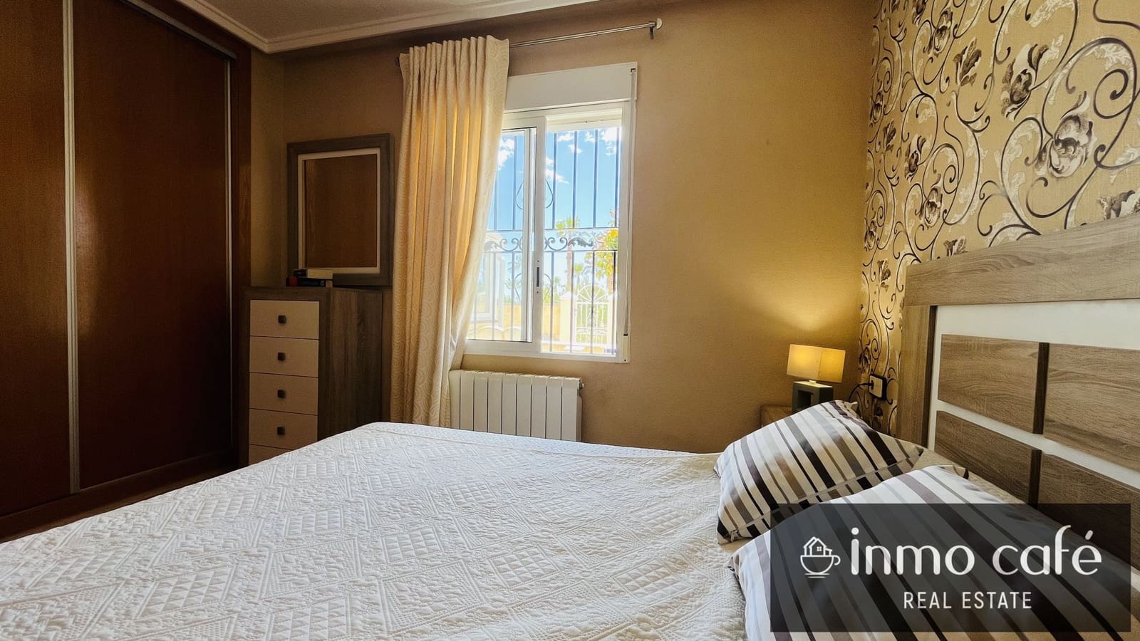 4 bedroom Townhouse for sale in Orihuela Costa with pool garage - € 280,000 (Ref: 9838471)