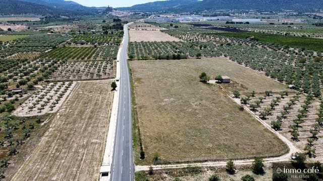 Grunde uden byggetilladelser til salg i Biar - € 95.000 (Ref: 9844786)