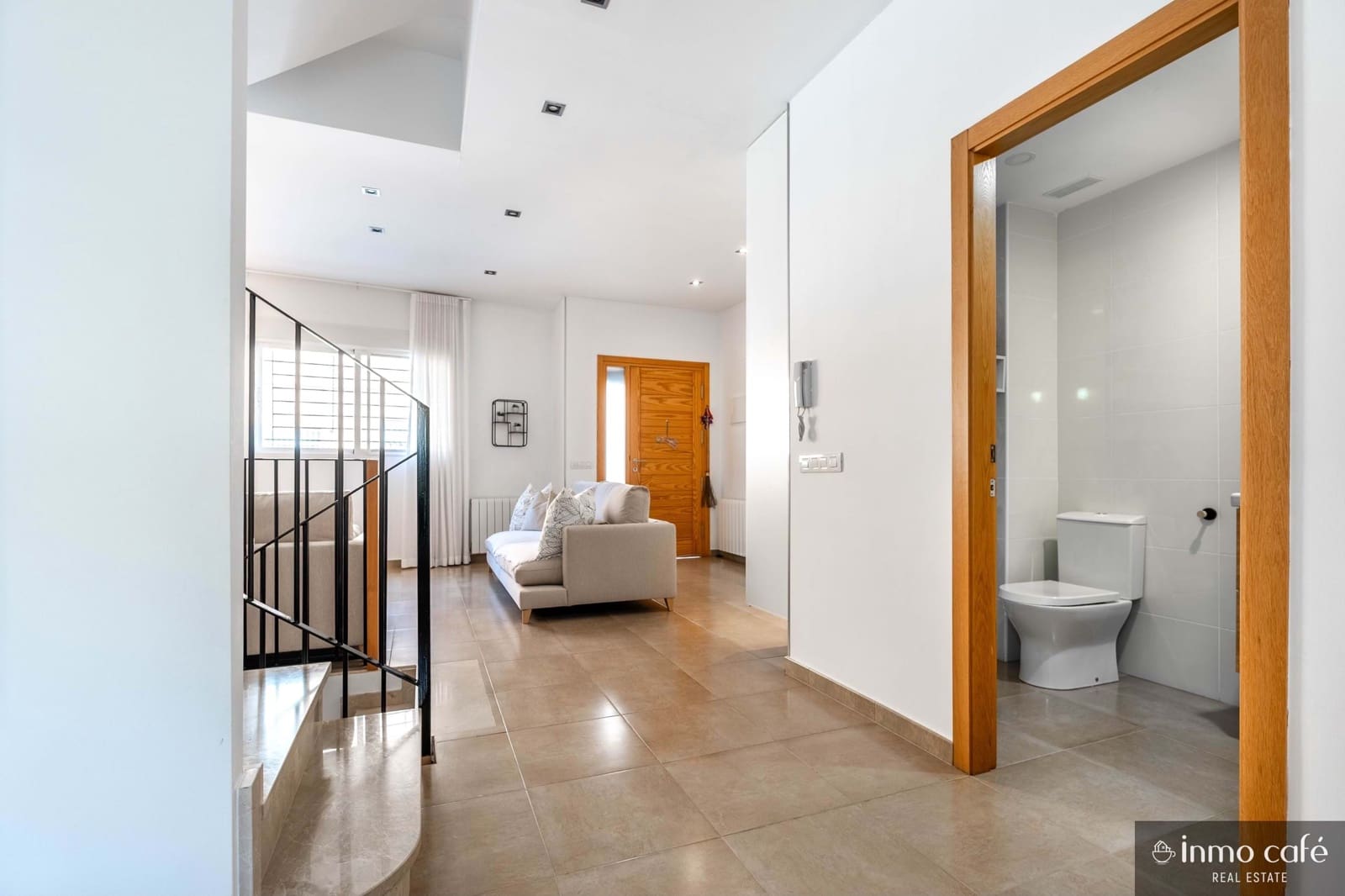 3 bedroom Townhouse for sale in Sellent with garage - € 180,000 (Ref: 9848187)