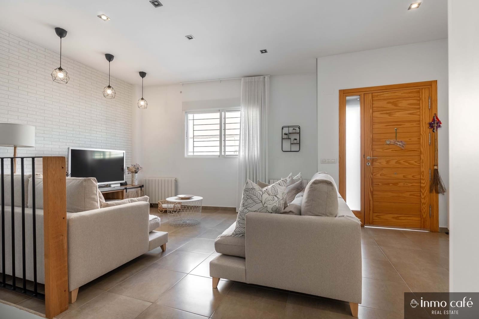 3 bedroom Townhouse for sale in Sellent with garage - € 180,000 (Ref: 9848187)