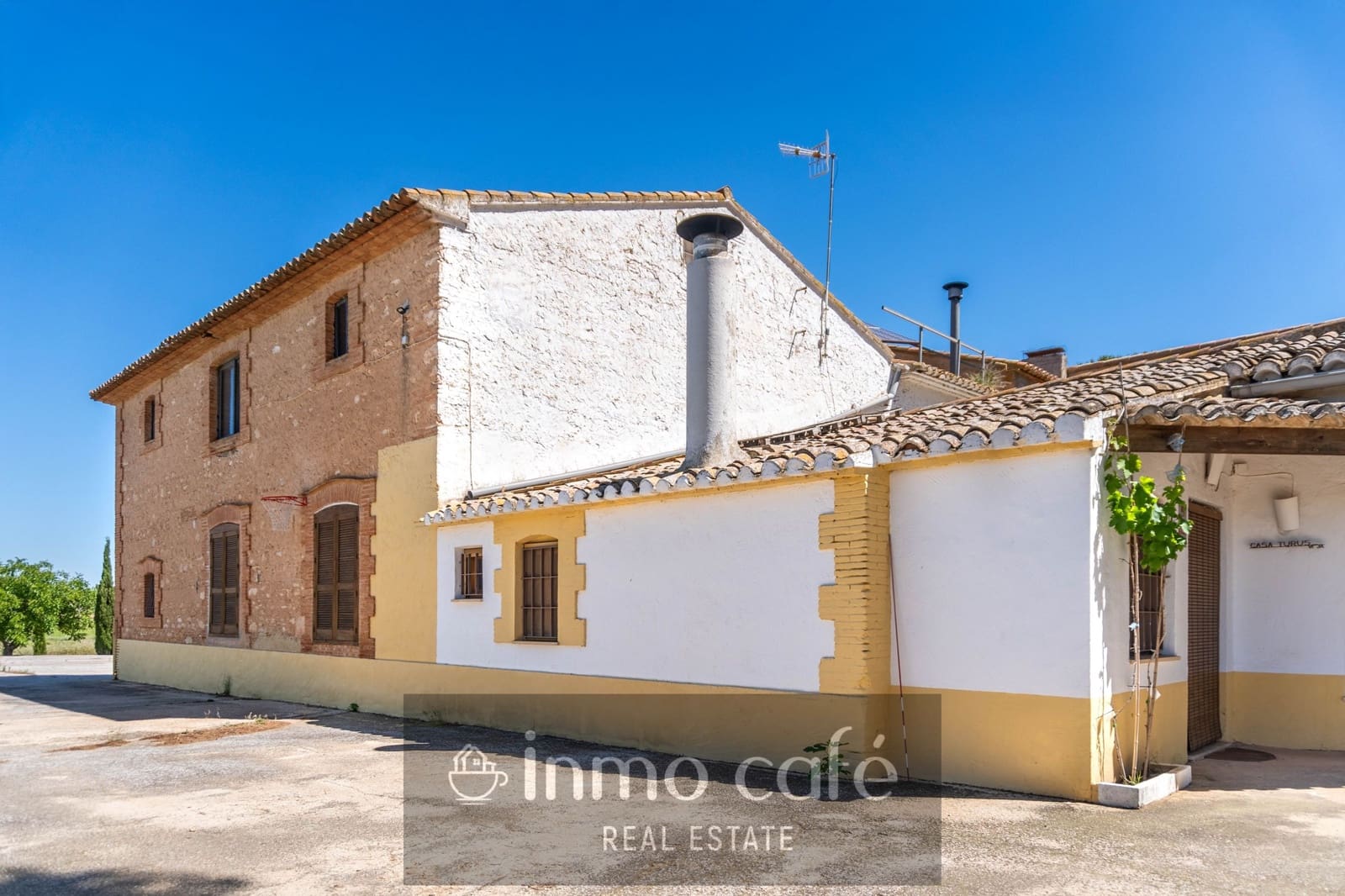 4 bedroom Finca/Country House for sale in Fontanars dels Alforins - € 2,200,000 (Ref: 9866173)