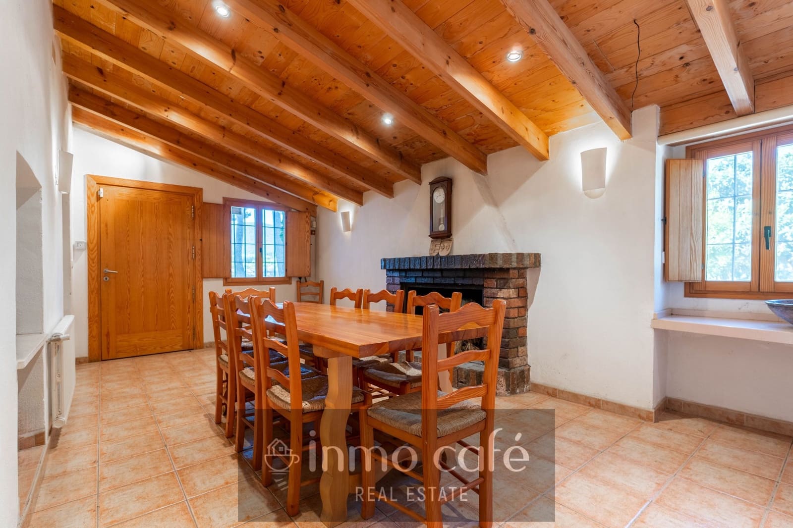 4 bedroom Finca/Country House for sale in Fontanars dels Alforins - € 2,200,000 (Ref: 9866173)