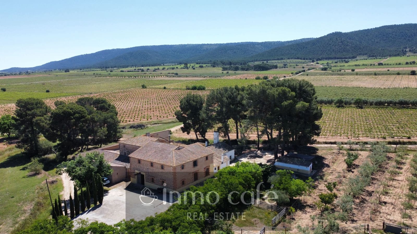 4 bedroom Finca/Country House for sale in Fontanars dels Alforins - € 2,200,000 (Ref: 9866173)