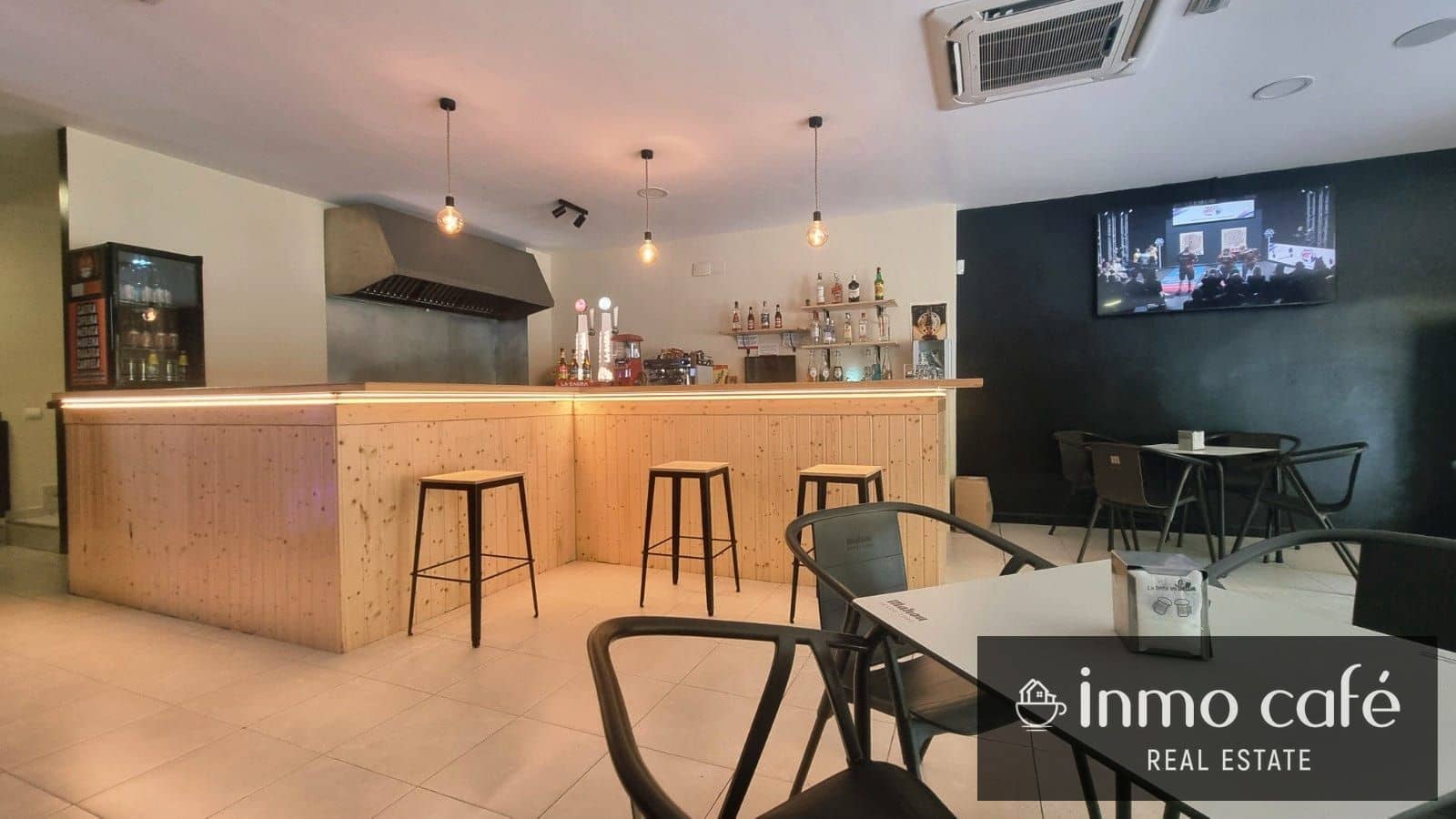Kommersiell til salgs i Alicante by med garasje - € 130 000 (Ref: 9979158)