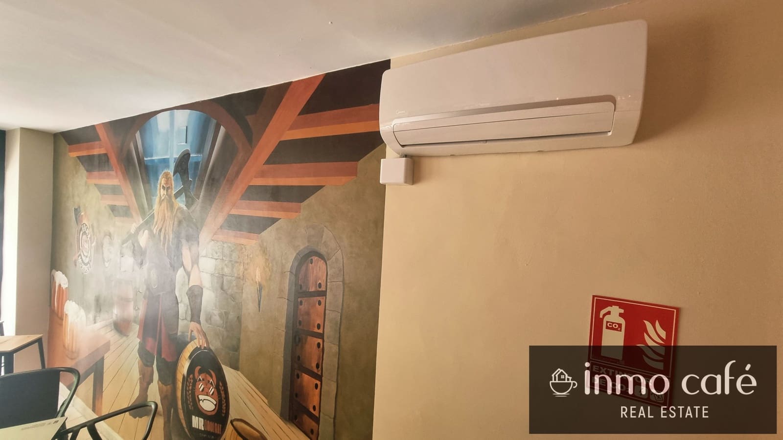 Kommersiell til salgs i Alicante by med garasje - € 130 000 (Ref: 9979158)