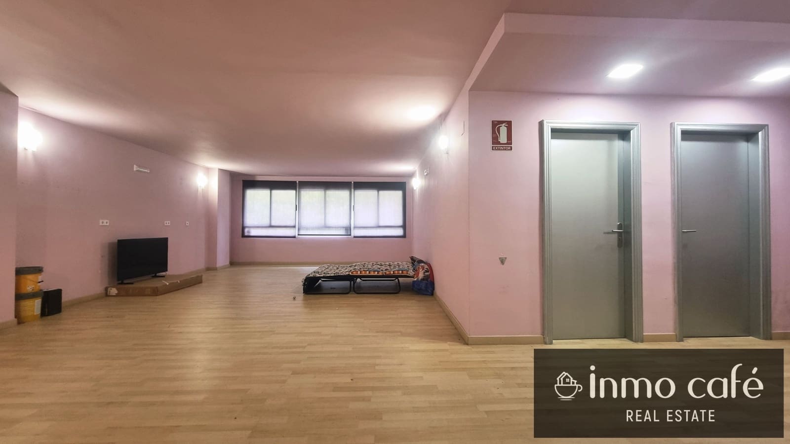 Kommersiell til salgs i Alicante by med garasje - € 130 000 (Ref: 9979158)