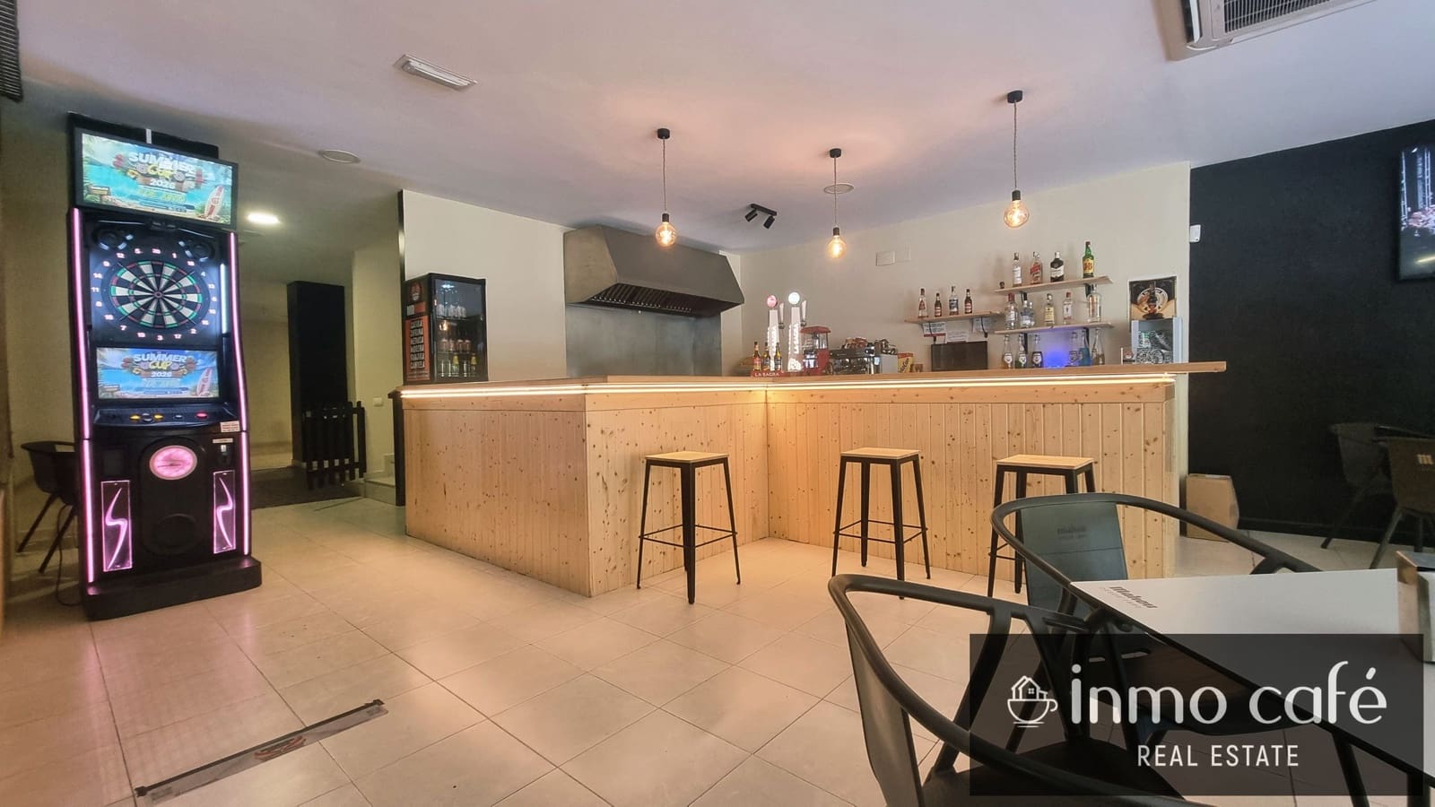 Kommersiell til salgs i Alicante by med garasje - € 130 000 (Ref: 9979158)