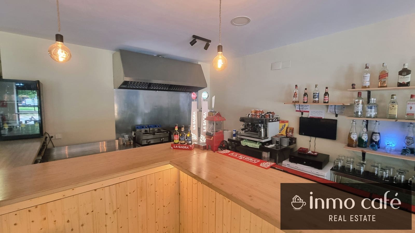Kommersiell til salgs i Alicante by med garasje - € 130 000 (Ref: 9979158)