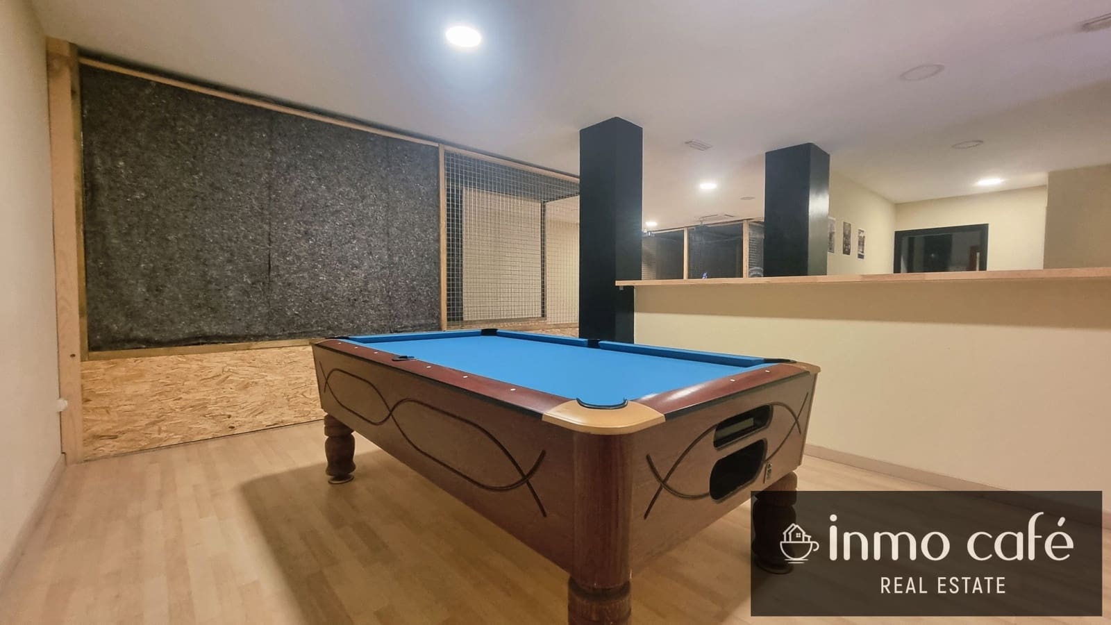 Kommersiell til salgs i Alicante by med garasje - € 130 000 (Ref: 9979158)