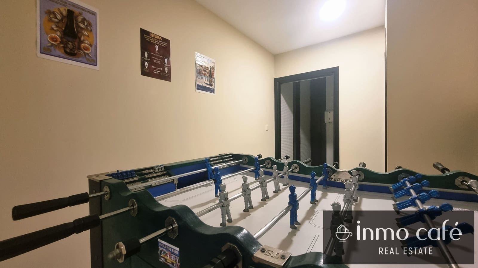 Kommersiell til salgs i Alicante by med garasje - € 130 000 (Ref: 9979158)