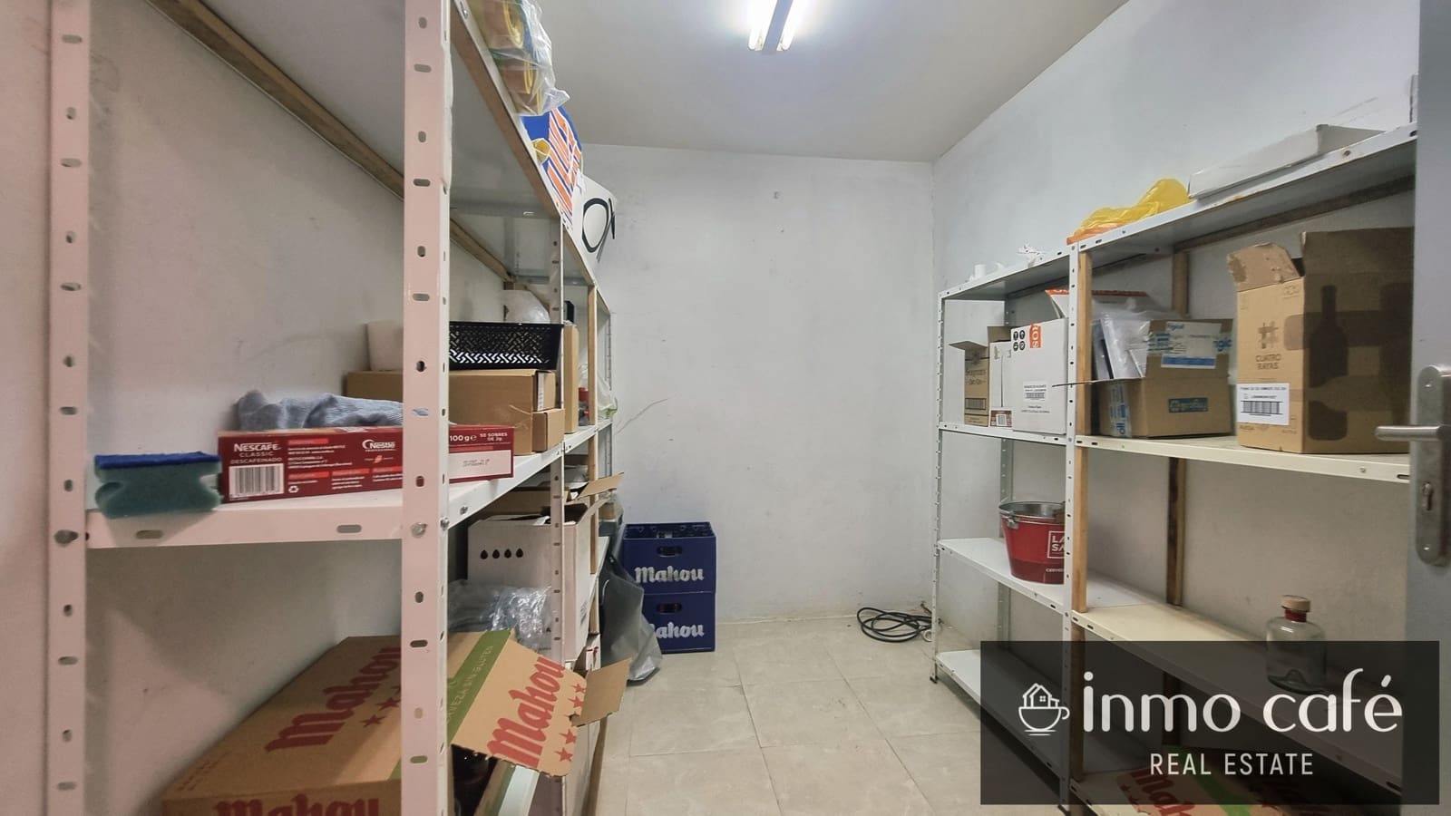 Kommersiell til salgs i Alicante by med garasje - € 130 000 (Ref: 9979158)