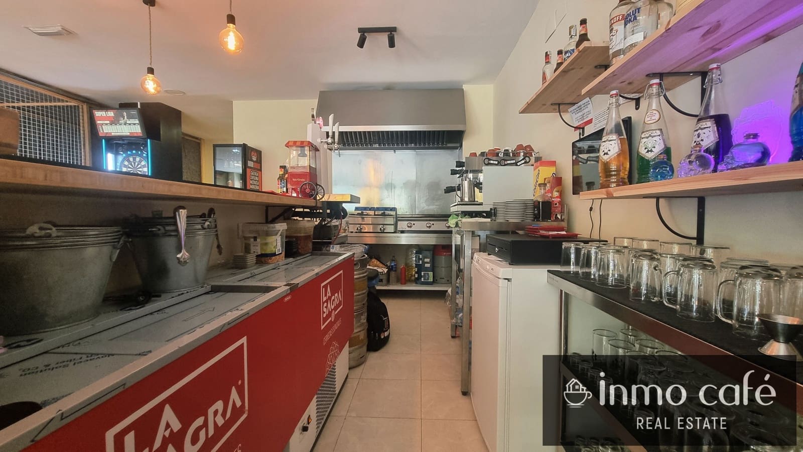 Kommersiell til salgs i Alicante by med garasje - € 130 000 (Ref: 9979158)