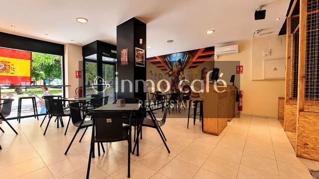 Commercieel te koop in Alicante stad met garage - € 123.000 (Ref: 9979158)