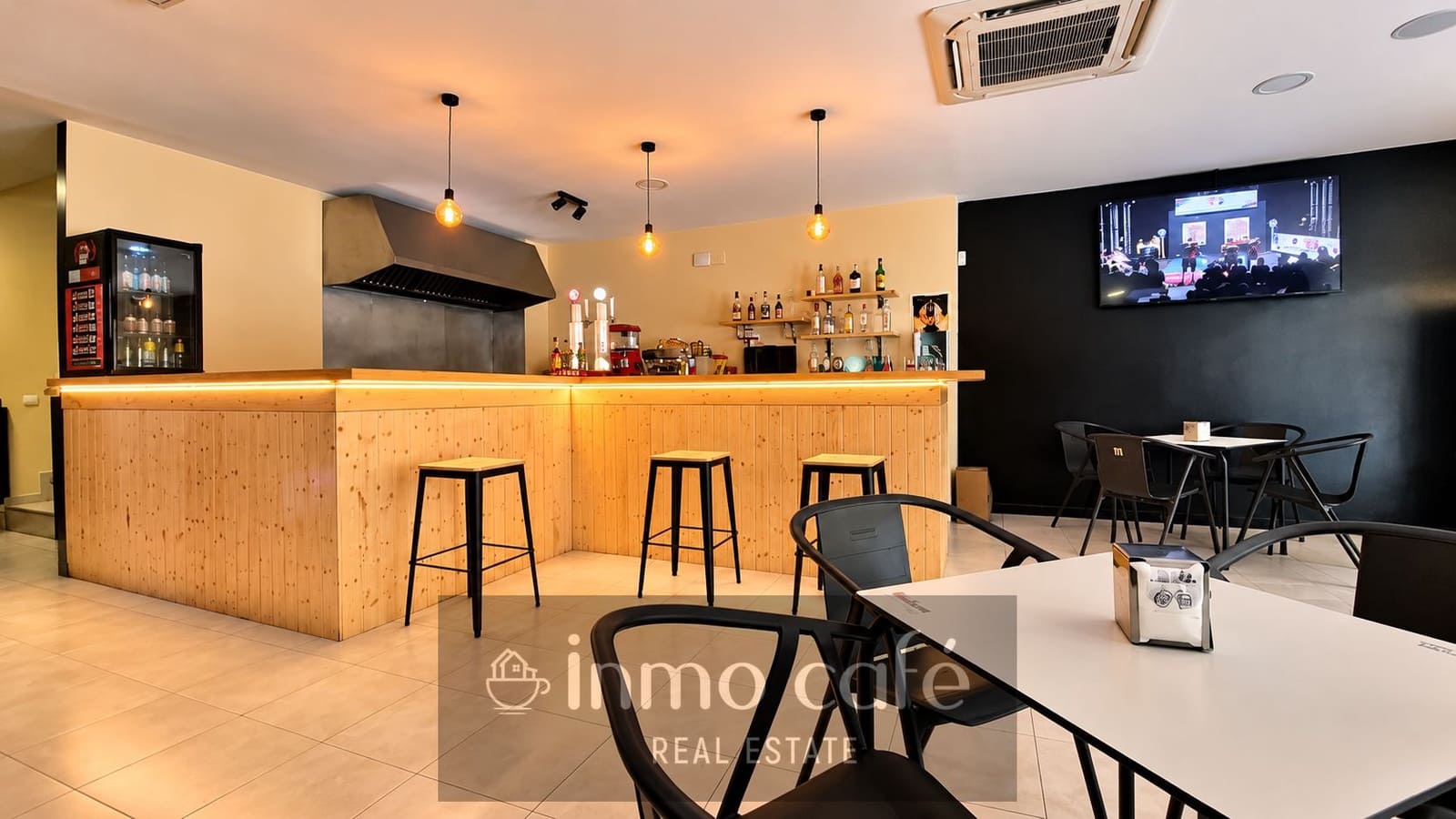 Commercial for sale in Alicante / Alacant city with garage - € 115,000 (Ref: 9979158)