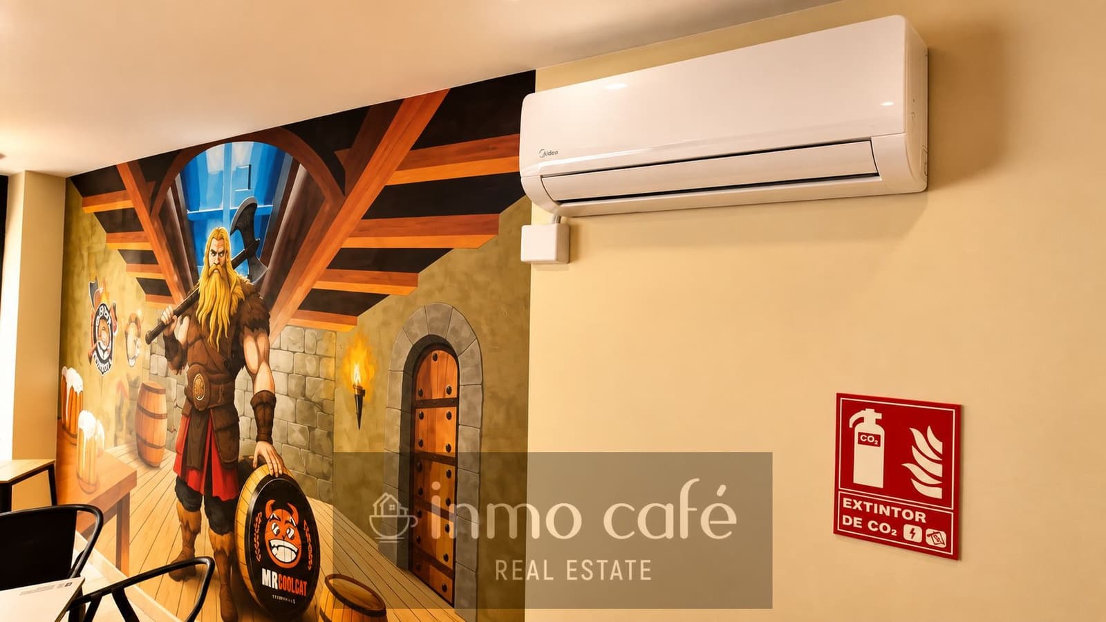Commercial for sale in Alicante / Alacant city with garage - € 115,000 (Ref: 9979158)