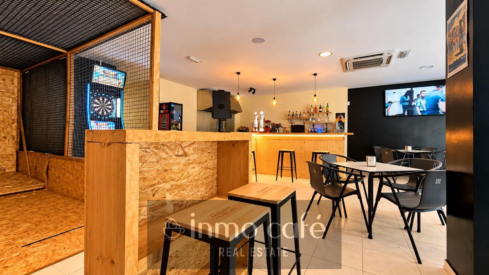 Commercial for sale in Alicante / Alacant city with garage - € 115,000 (Ref: 9979158)