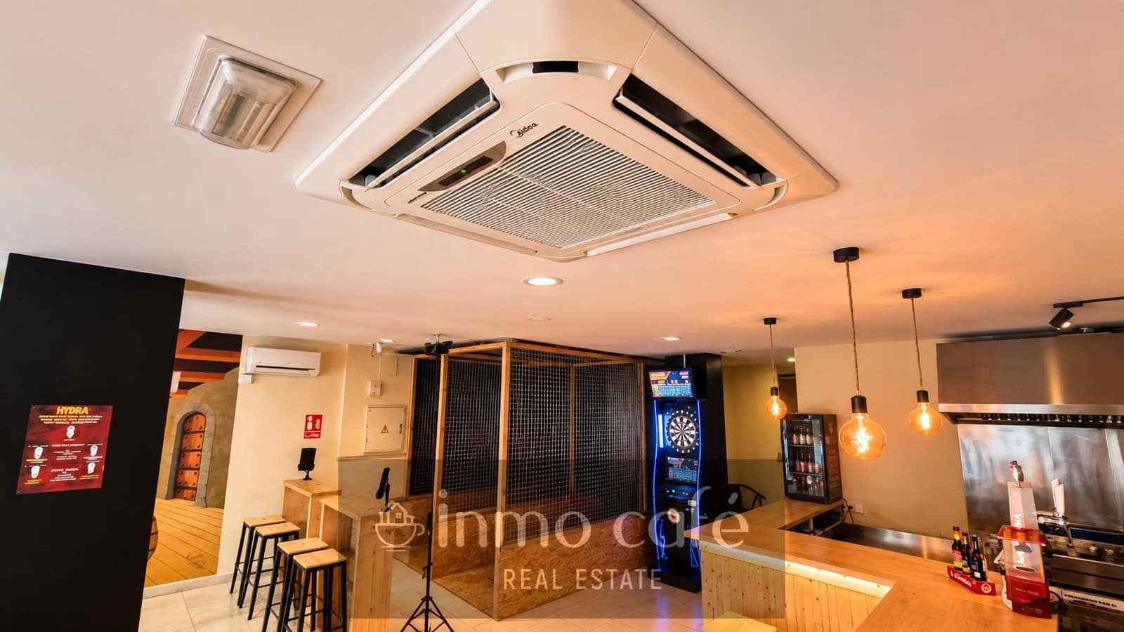 Commercial for sale in Alicante / Alacant city with garage - € 115,000 (Ref: 9979158)