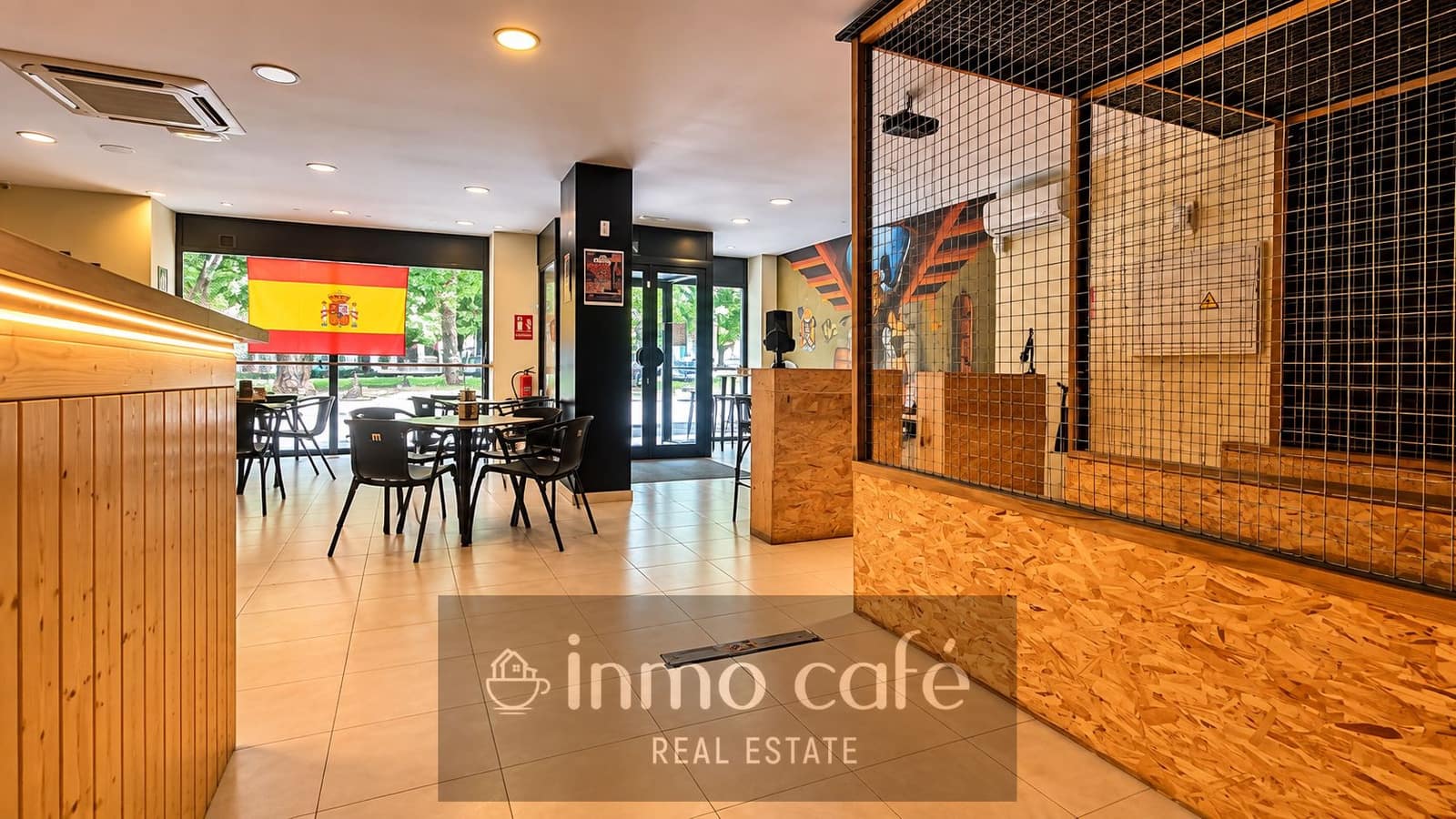 Commercial for sale in Alicante / Alacant city with garage - € 115,000 (Ref: 9979158)