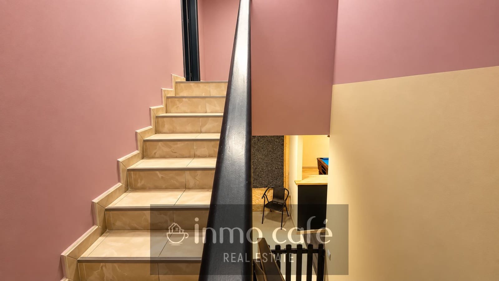 Commercial for sale in Alicante / Alacant city with garage - € 115,000 (Ref: 9979158)