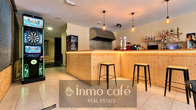 Commercieel te koop in Alicante stad met garage - € 123.000 (Ref: 9979158)