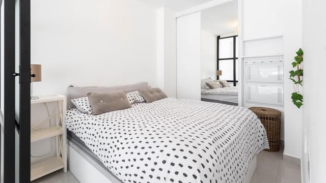 Estudio de 1 habitación en Torrevieja en alquiler con piscina - 2.000 € (Ref: 10004847)