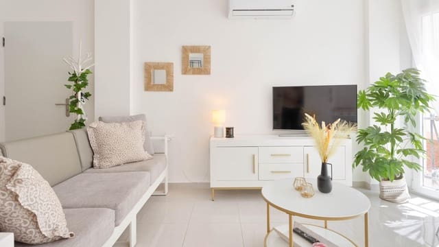 Estudio de 1 habitación en Torrevieja en alquiler con piscina - 2.000 € (Ref: 10004847)