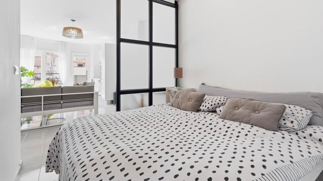 Estudio de 1 habitación en Torrevieja en alquiler con piscina - 2.000 € (Ref: 10004847)