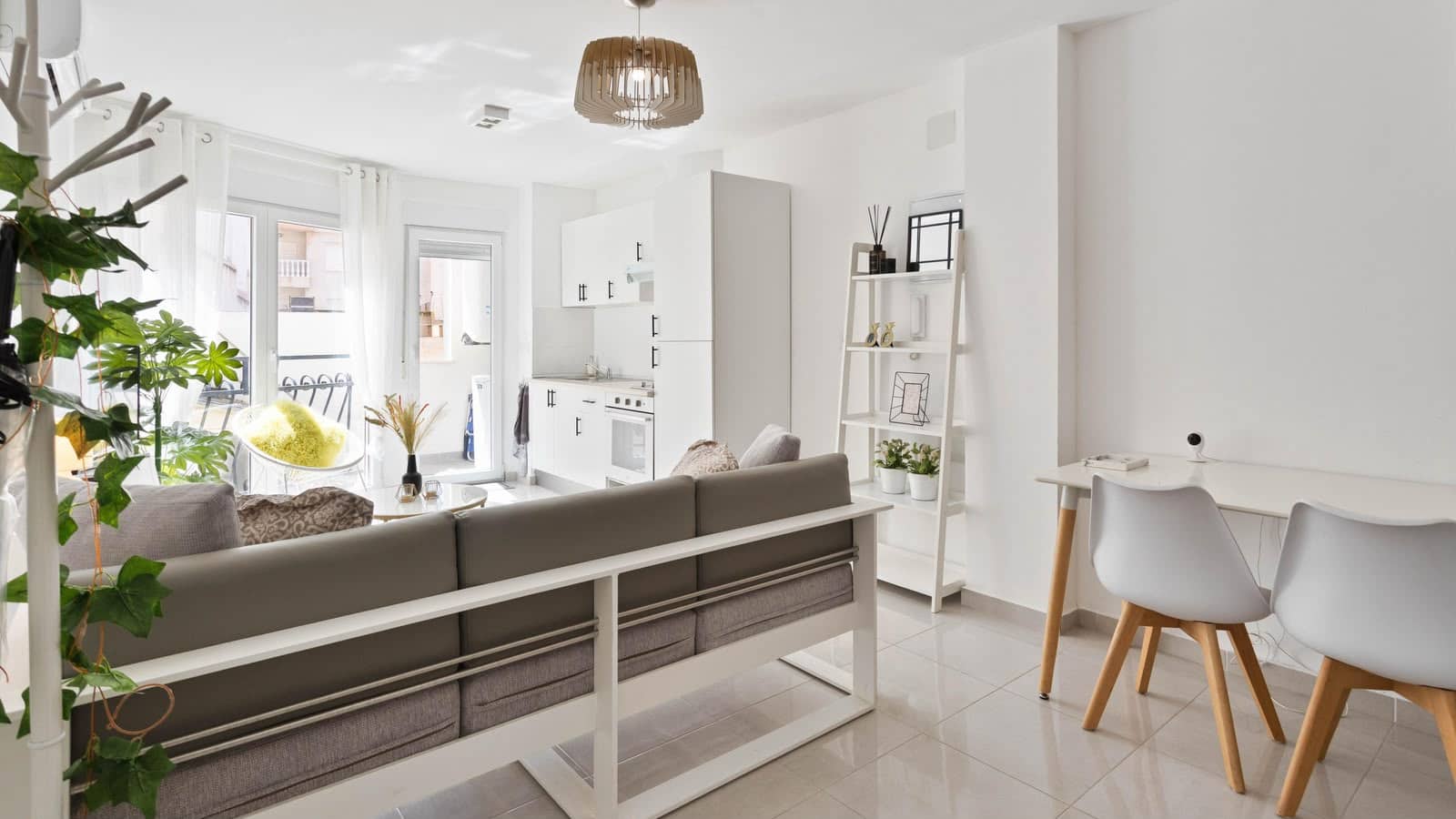 1 makuuhuone Yksiö vuokrattavana paikassa Torrevieja mukana uima-altaan - 2 000 € (Ref: 10004847)