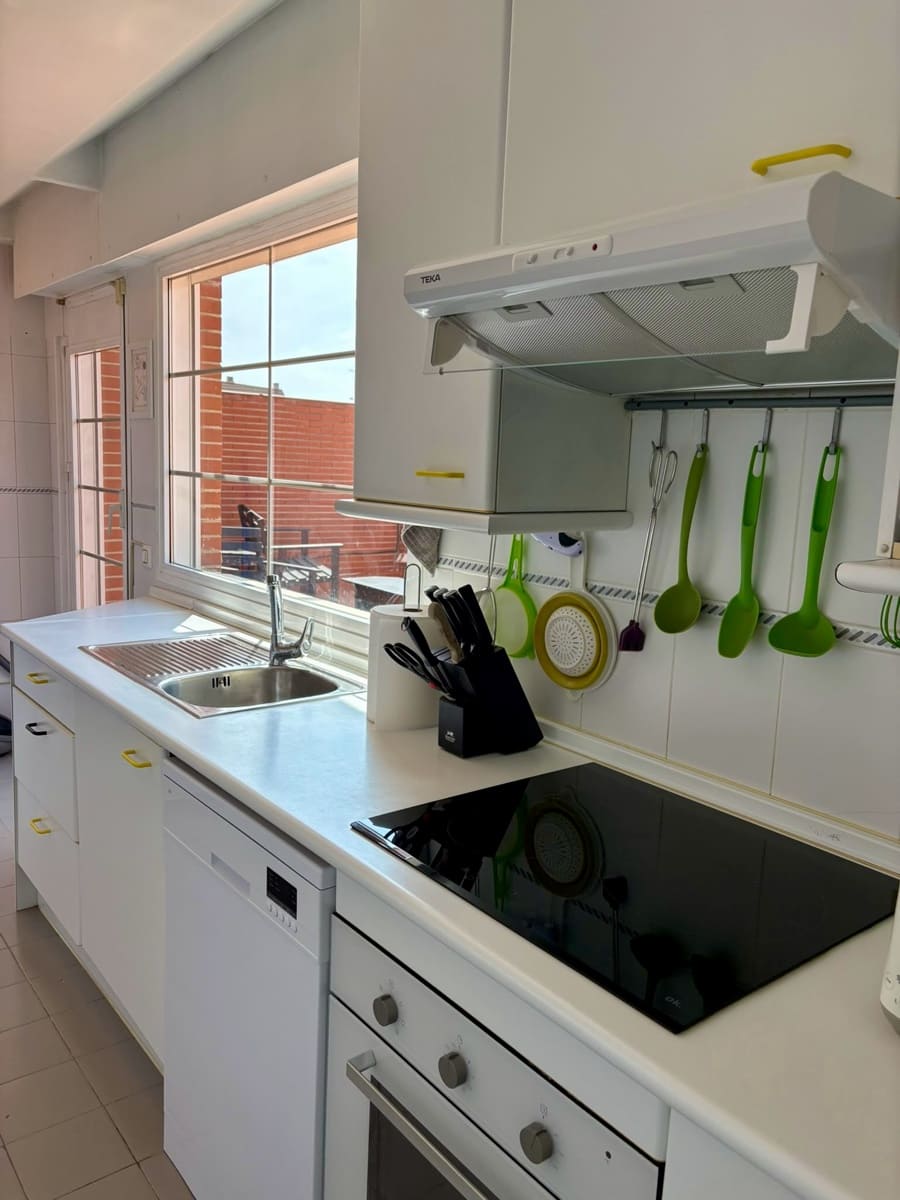 3 sovrum Takvåning att hyra i Madrid stad med garage - 2 400 € (Ref: 10051996)