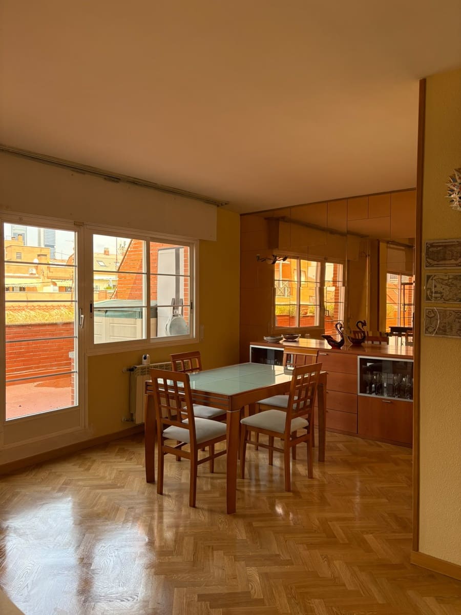 3 sovrum Takvåning att hyra i Madrid stad med garage - 2 400 € (Ref: 10051996)