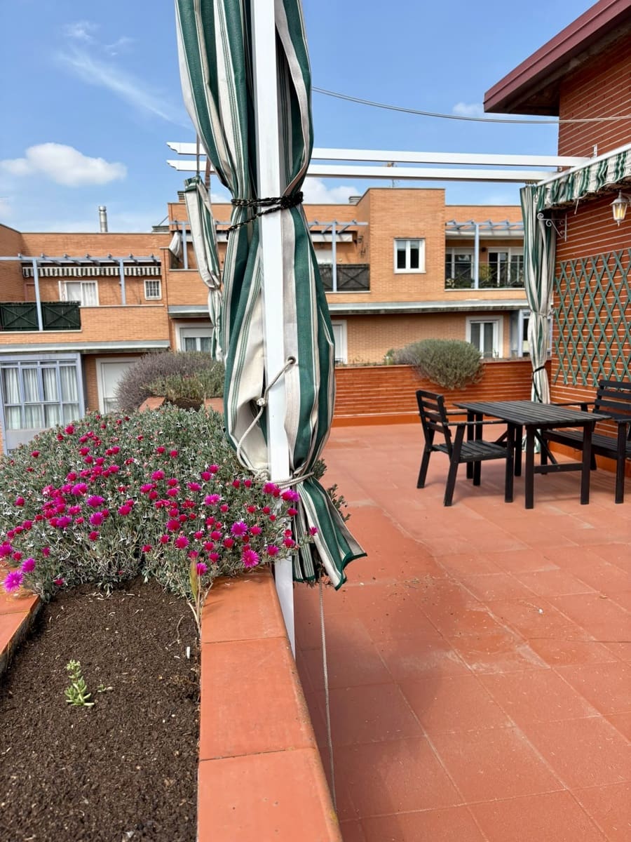 3 sovrum Takvåning att hyra i Madrid stad med garage - 2 400 € (Ref: 10051996)
