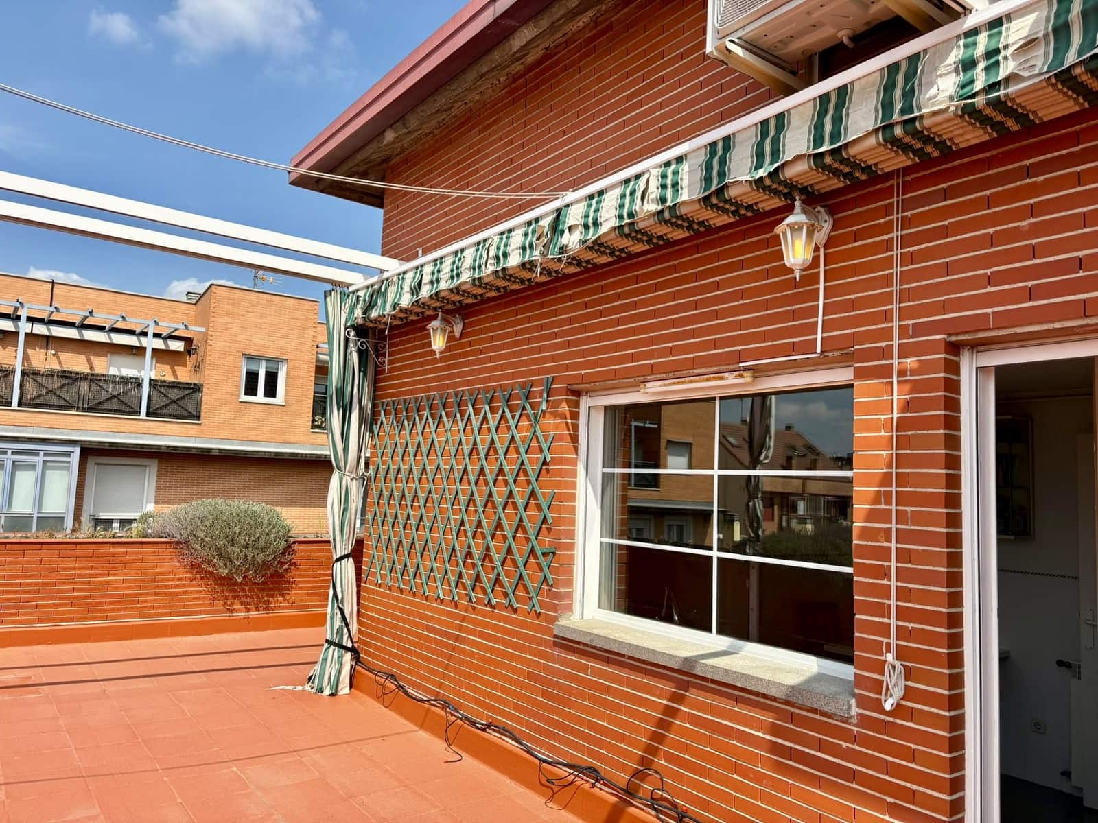 3 sovrum Takvåning att hyra i Madrid stad med garage - 2 400 € (Ref: 10051996)