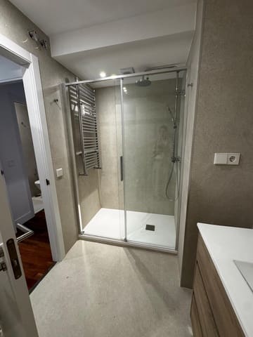 Appartement de 8 chambres à louer à Chamartín, Madrid ville - 4 500 € (Ref: 9865885)