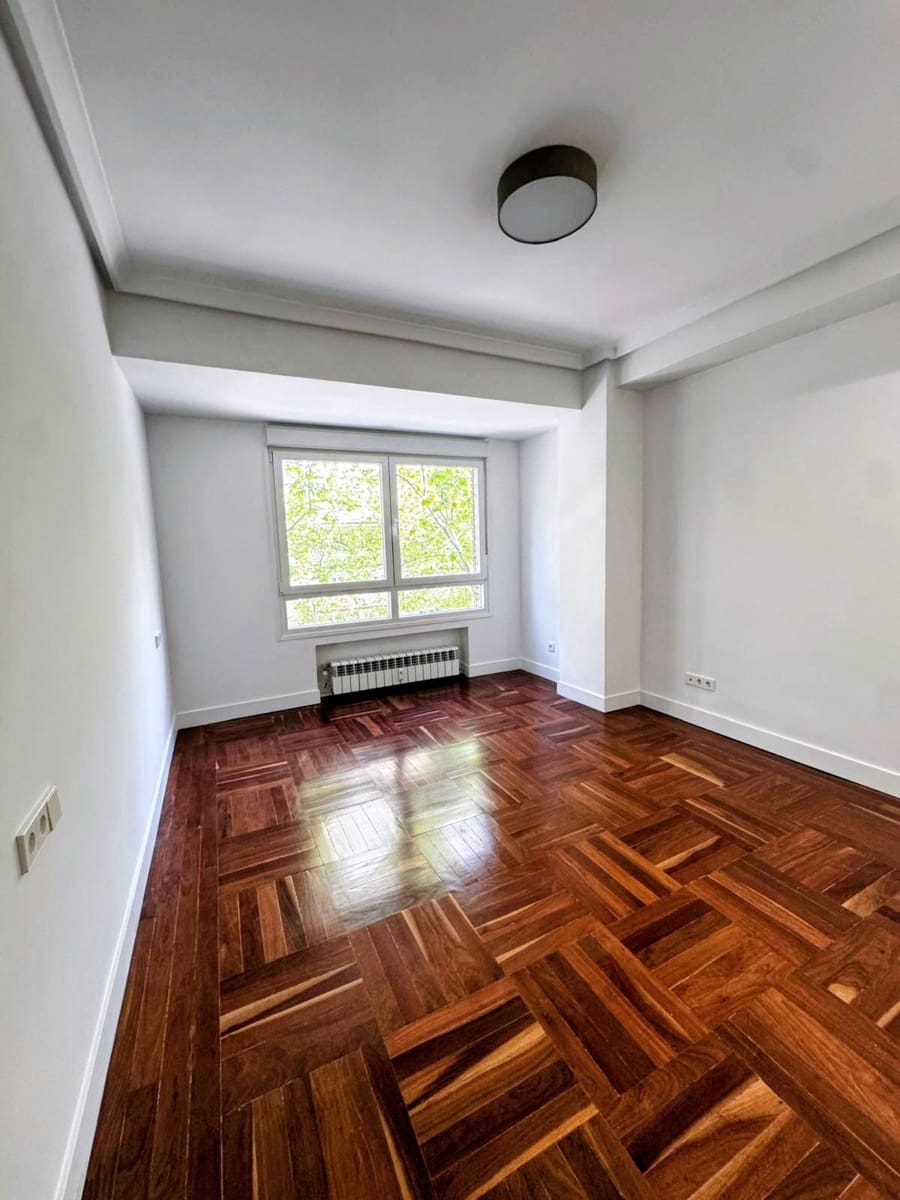 Appartement de 8 chambres à louer à Madrid ville - 4 500 € (Ref: 9865885)