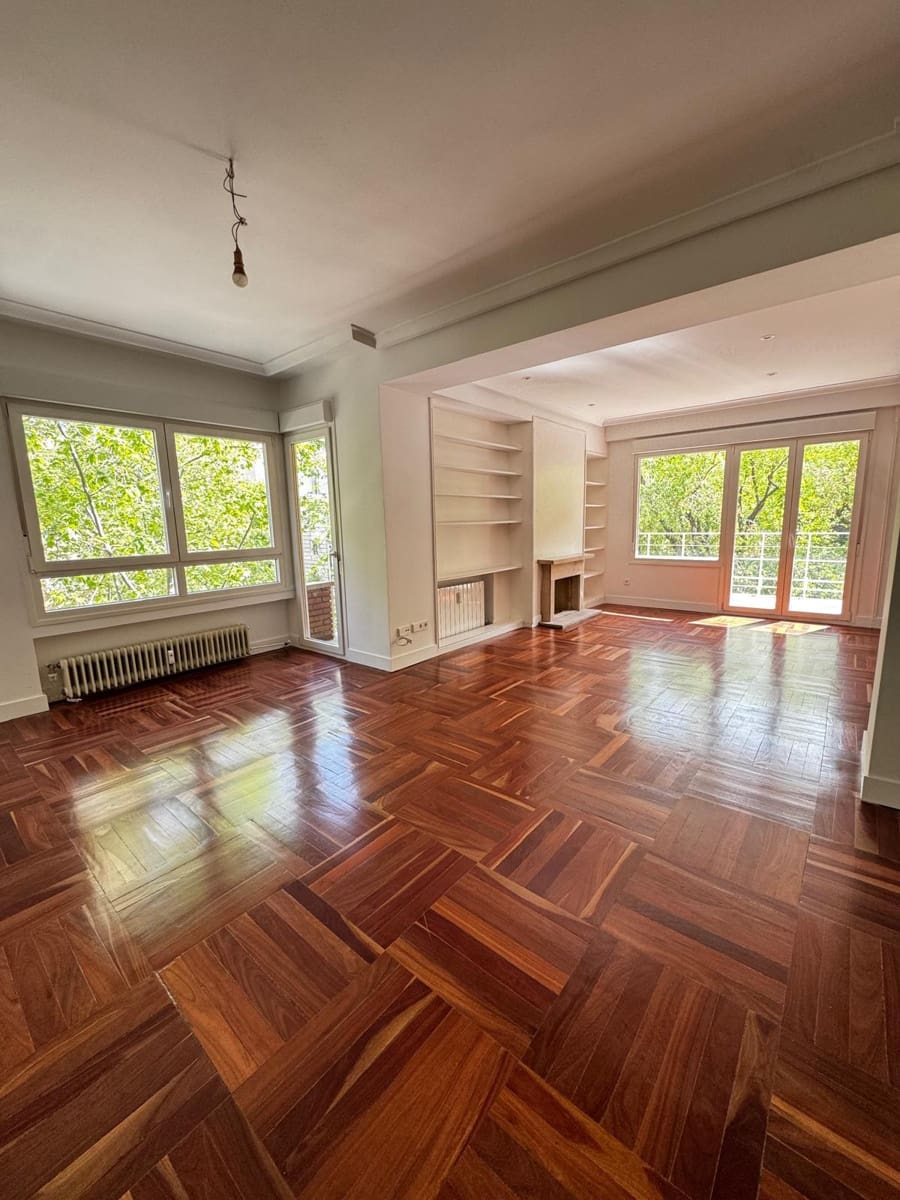 Appartement de 8 chambres à louer à Madrid ville - 4 500 € (Ref: 9865885)