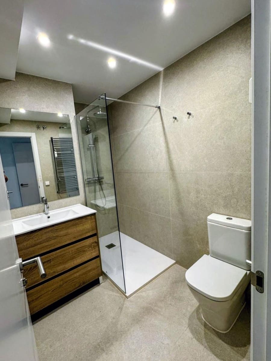Appartement de 8 chambres à louer à Madrid ville - 4 500 € (Ref: 9865885)