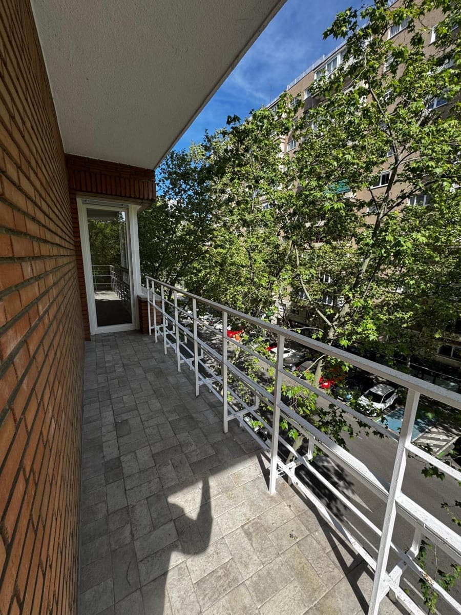 Appartement de 8 chambres à louer à Madrid ville - 4 500 € (Ref: 9865885)