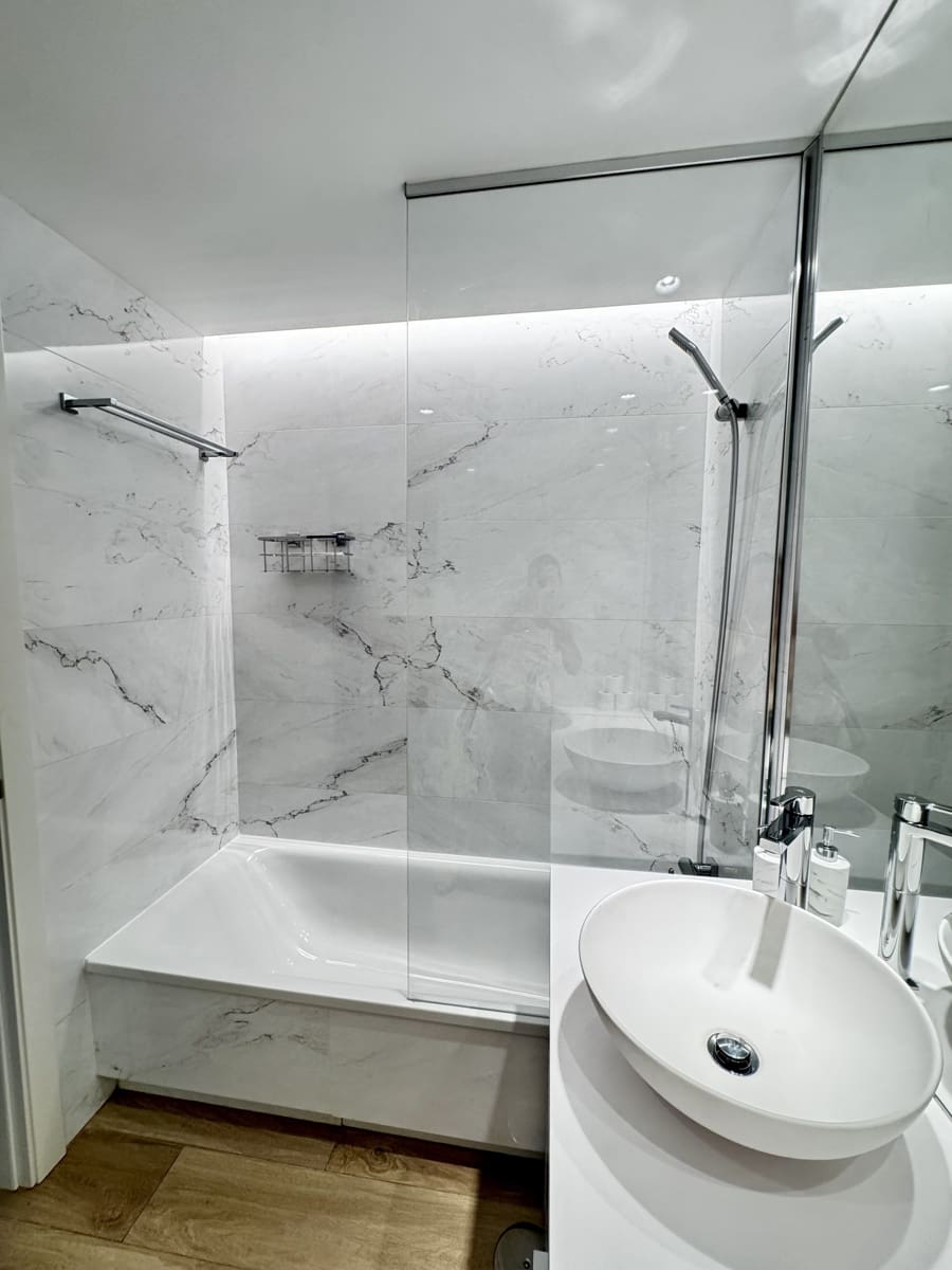 Piso de 2 habitaciones en Madrid ciudad en alquiler con piscina garaje - 2.000 € (Ref: 9935268)