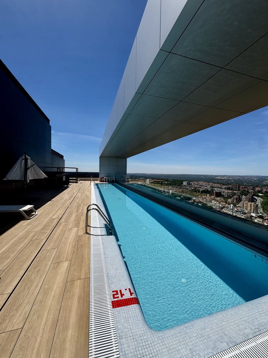 Piso de 2 habitaciones en Madrid ciudad en alquiler con piscina garaje - 2.000 € (Ref: 9935268)
