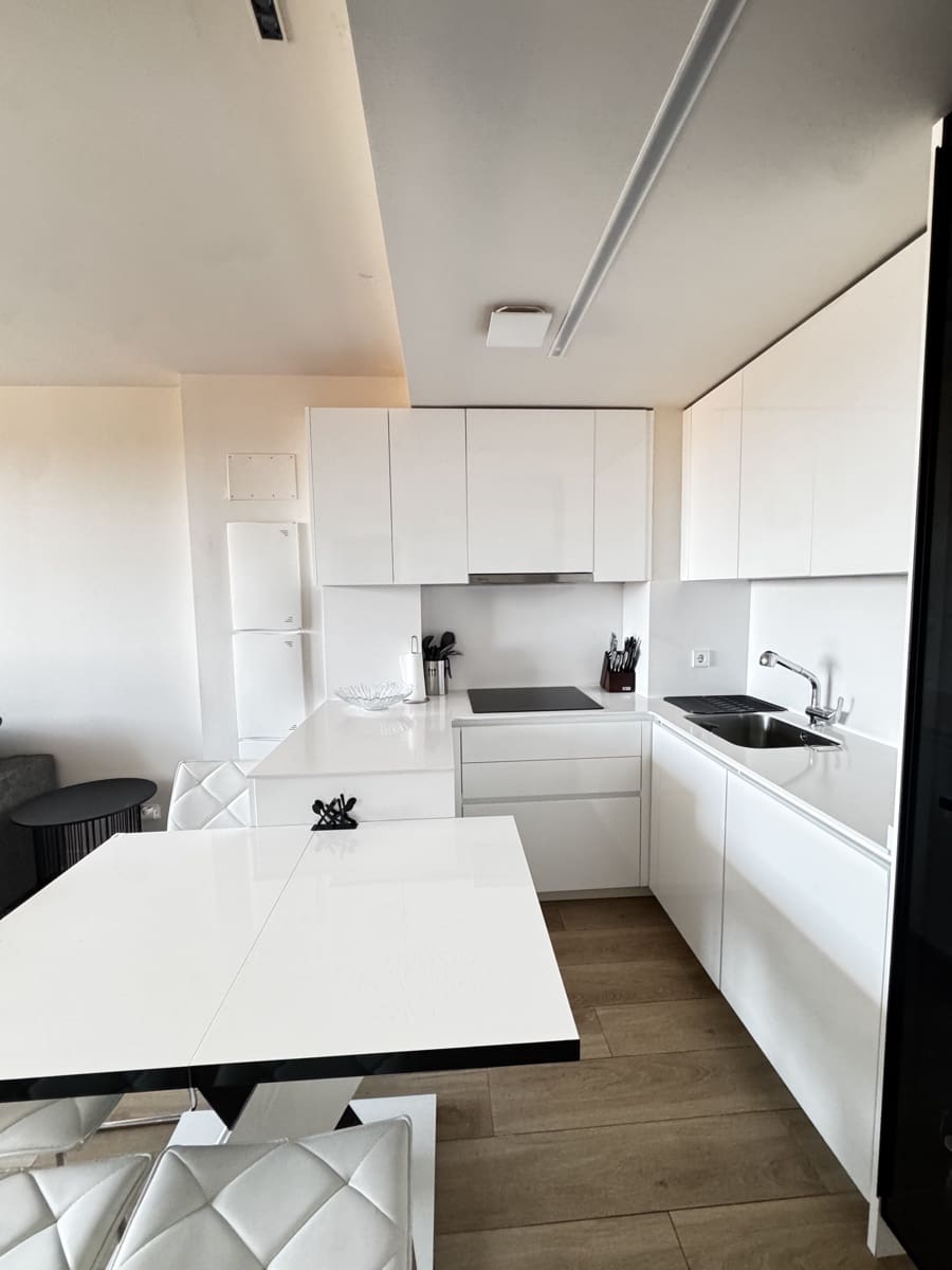 Piso de 2 habitaciones en Madrid ciudad en alquiler con piscina garaje - 2.000 € (Ref: 9935268)