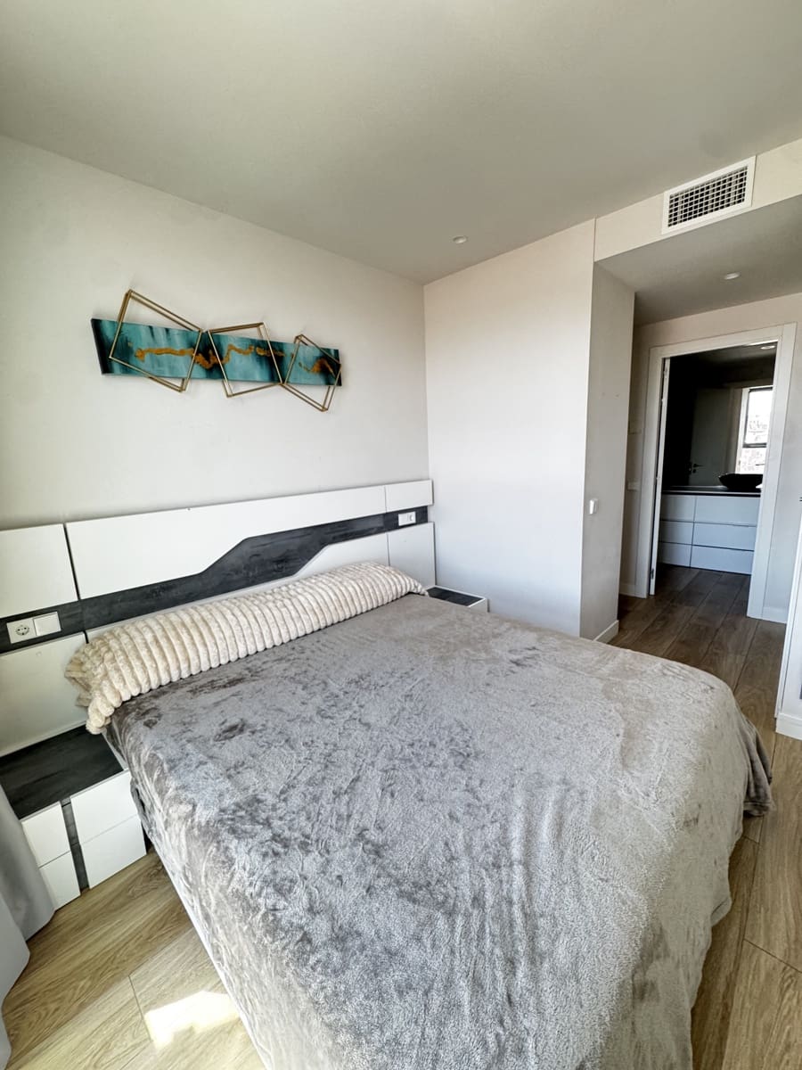 Piso de 2 habitaciones en Madrid ciudad en alquiler con piscina garaje - 2.000 € (Ref: 9935268)
