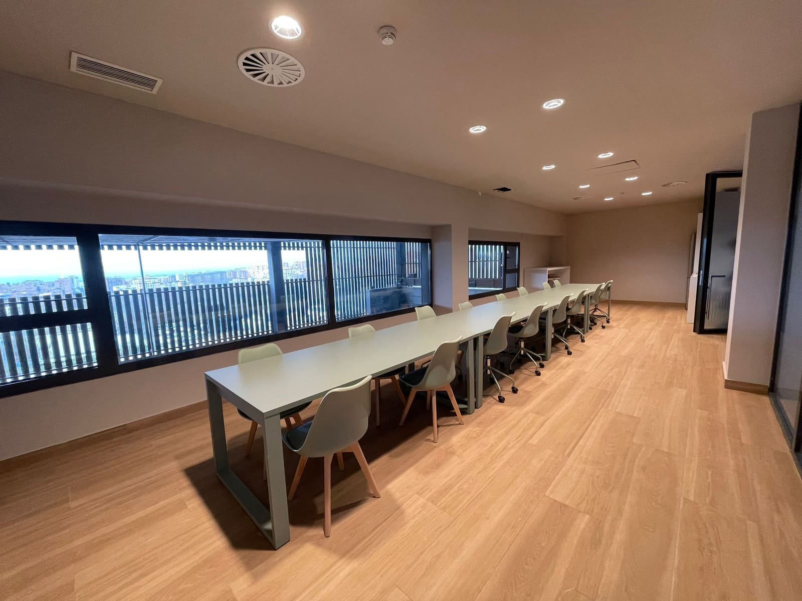 Piso de 2 habitaciones en Madrid ciudad en alquiler con piscina garaje - 2.000 € (Ref: 9935268)