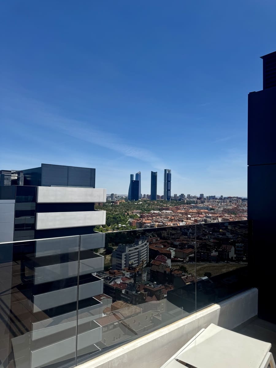 Piso de 2 habitaciones en Madrid ciudad en alquiler con piscina garaje - 2.000 € (Ref: 9935268)