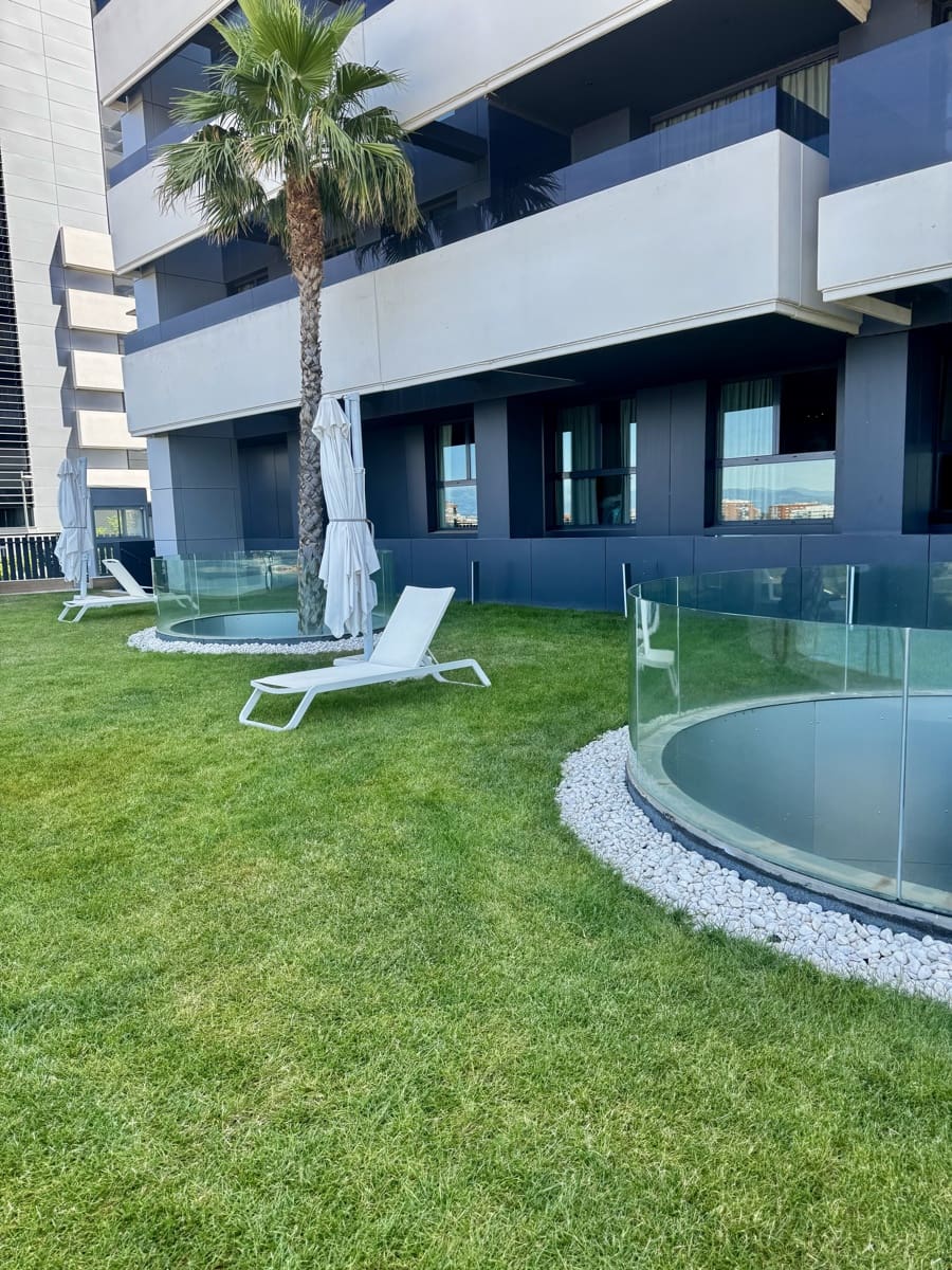 Piso de 2 habitaciones en Madrid ciudad en alquiler con piscina garaje - 2.000 € (Ref: 9935268)