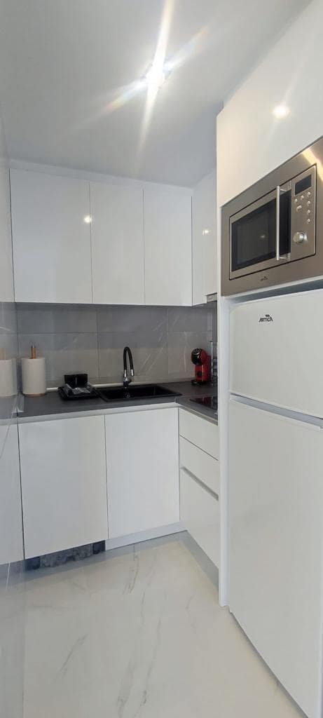 2 Zimmer Apartment zu verkaufen in Torrevieja mit Pool - 189.000 € (Ref: 9239468)