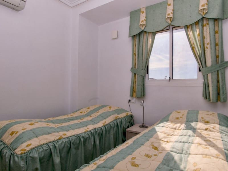 2 slaapkamer Huis te koop in Torrevieja met zwembad - € 194.000 (Ref: 9578032)