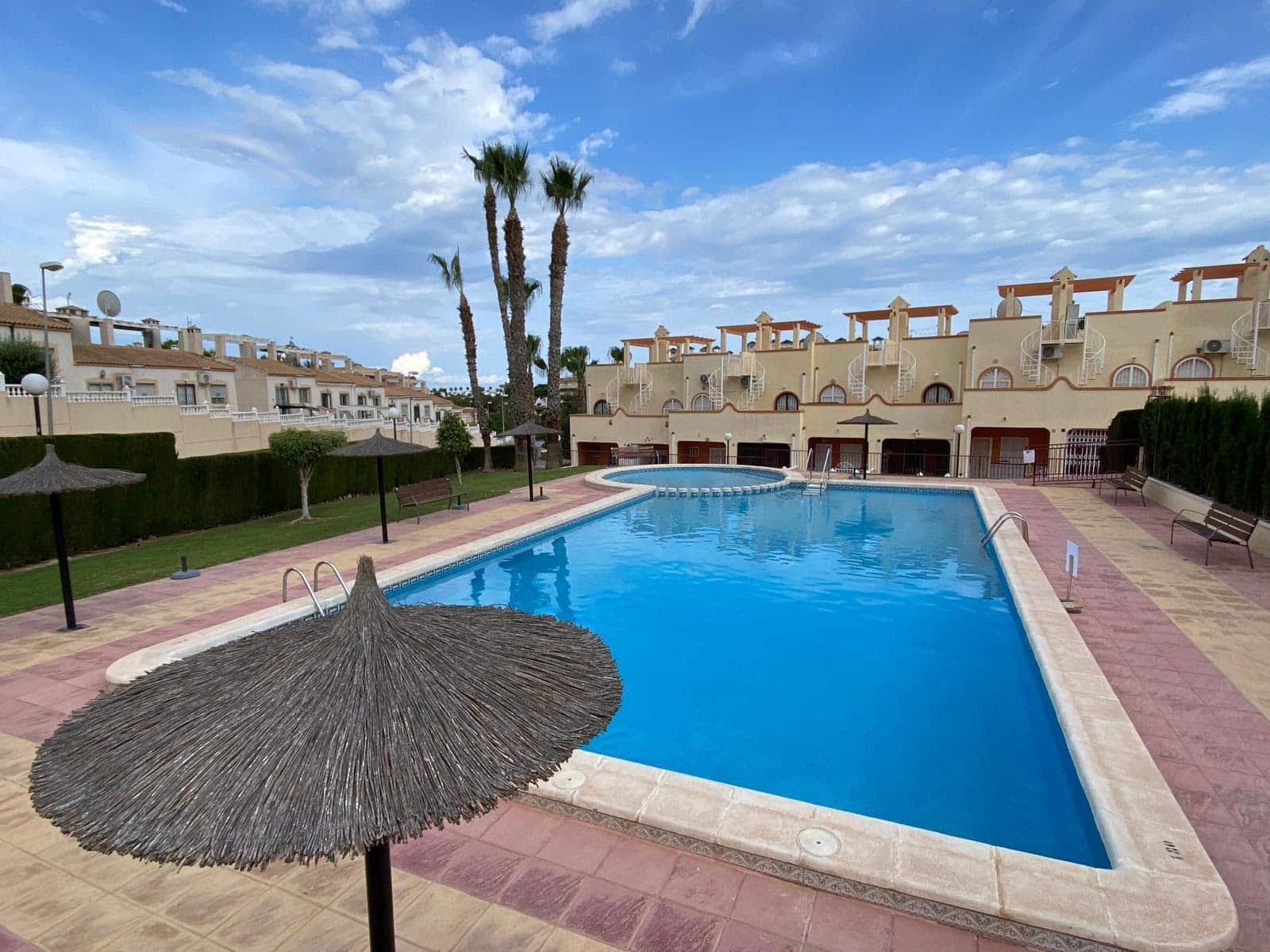 2 soveværelse Lejlighed til salg i Orihuela Costa med swimmingpool - € 179.000 (Ref: 9578033)
