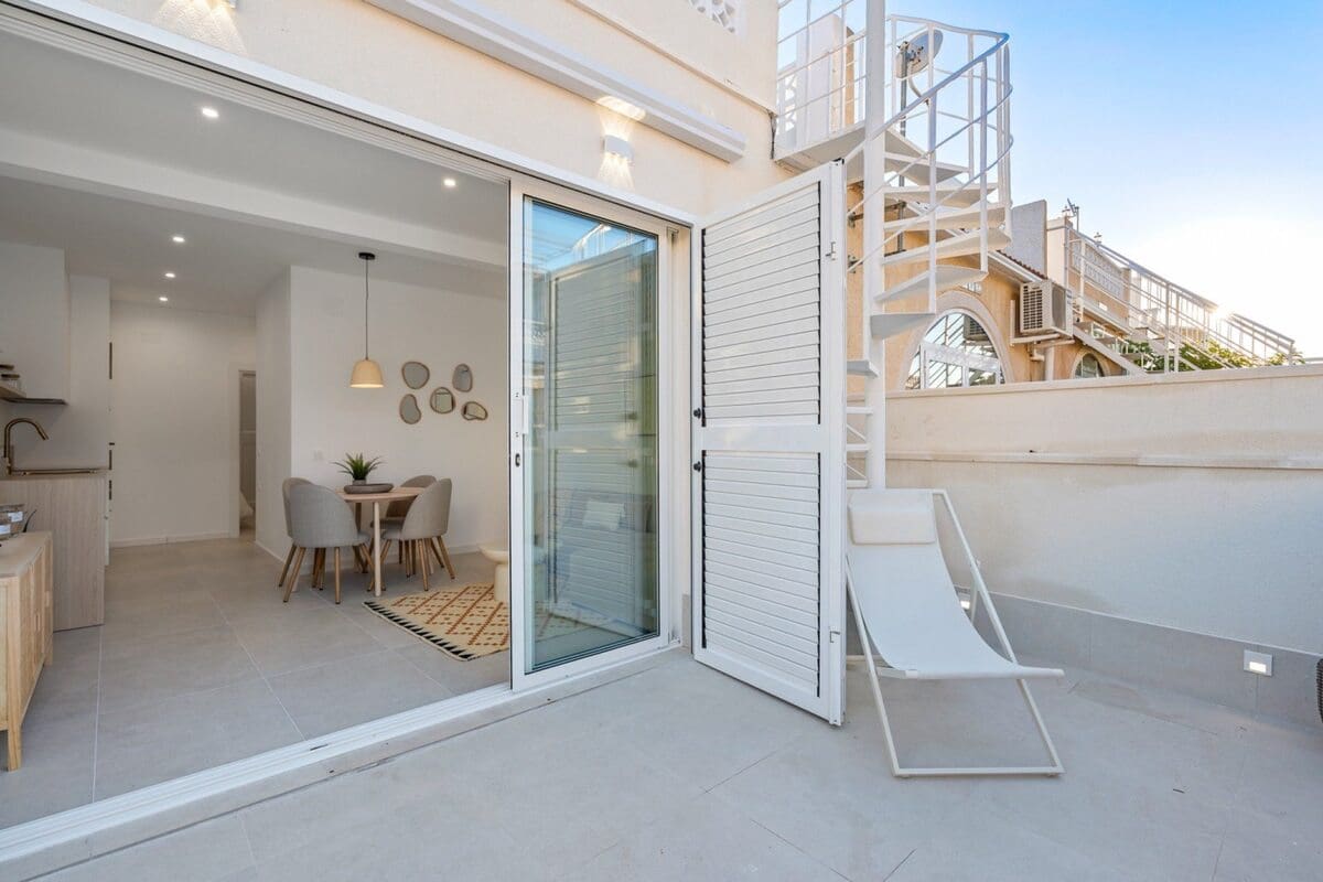 2 sypialnia Dom na sprzedaż w Torrevieja z basenem - 149 000 € (Ref: 9588203)